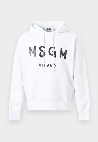 Λευκό φούτερ με κουκούλα, με μαύρο κείμενο "MSGM MILANO" στο μπροστινό μέρος και τσέπη καγκουρό στη μέση.