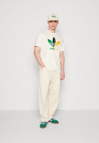 adidas Originals SPORT - Marškinėliai su spaudiniu - off white