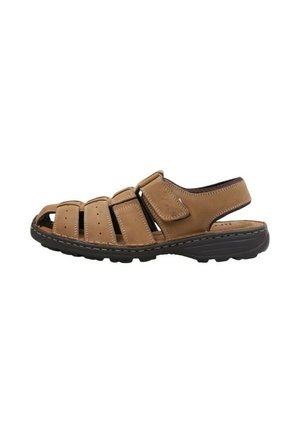 Sandalia de cuero marrón para hombre con varias tiras, una correa trasera, cierre de Velcro y una suela de goma negra y gruesa.
