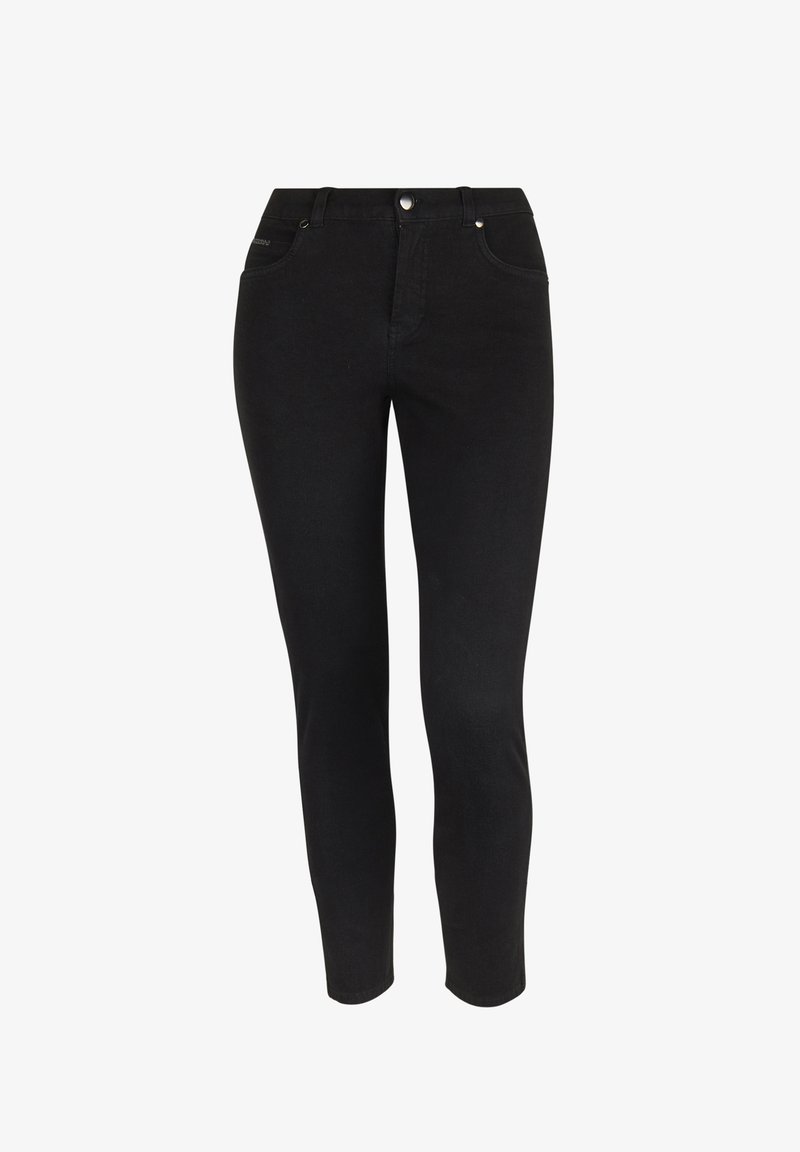 Jeans de mezclilla negra con un diseño ajustado, que cuentan con un estilo clásico de cinco bolsillos, cierre frontal con botones y detalles mínimos de costuras.