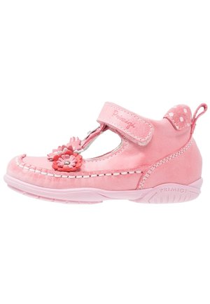 Chaussure rose pour tout-petit avec fermeture velcro, décorations florales à l'avant et col de talon rembourré à pois.