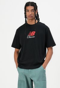 New Balance CLASSIC GRAPHIC UNISEX - T-shirt imprimé - black