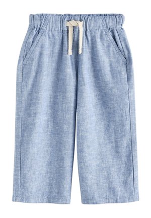 Shorts bleu clair longueur genou avec taille élastique et cordon blanc, avec poches latérales et tissu texturé.