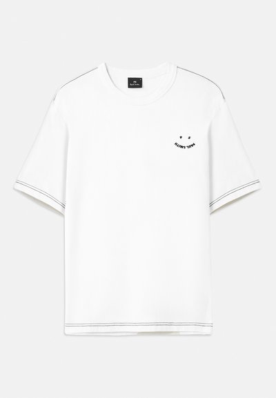 Bílá tričko s krátkým rukávem, s černými prošívanými detaily a malým potiskem na hrudi.