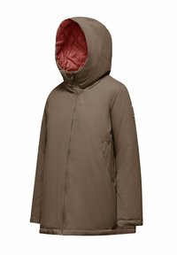 Bruine gewatteerde jas met een grote capuchon en een contrasterende rode gevoerde binnenkant. Voorzien van zijzakken en een centrale ritssluiting. Gladde textuur.