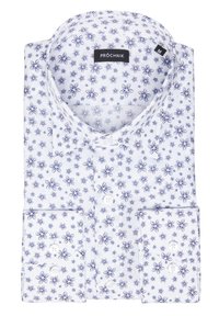 Biała koszula z niebieskim wzorem kwiatowym, z kołnierzykiem zapinanym na guziki i mankietami z dwoma guzikami. Posiada metkę z napisem "PROČHNIK" i rozmiarem "M."
