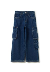 Pantalones cargo de mezclilla azul oscuro con piernas anchas, que cuentan con dos grandes bolsillos laterales y un cierre frontal de botón. Diseño clásico de cinco bolsillos.