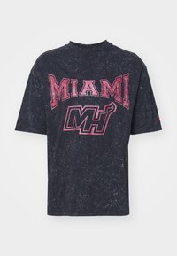 NBA MIAMI HEAT WASHED TEE - Klubruházat - black