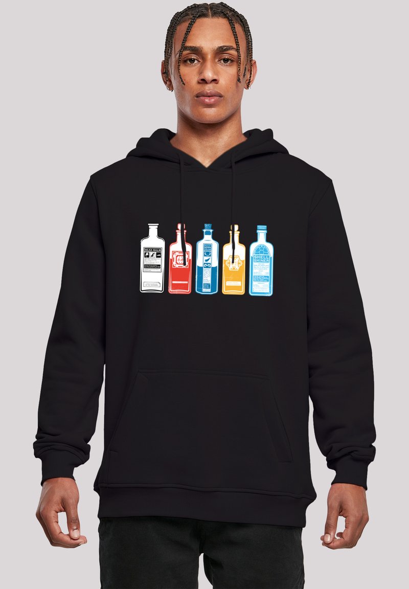 Felpa nera con cappuccio che presenta un grafico di cinque design di bottiglie colorate in bianco, rosso, arancione e blu, con forme e etichette diverse.