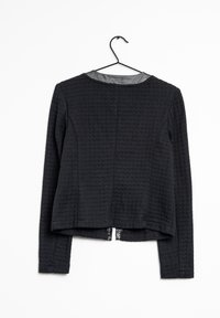 Veste noire texturée à manches longues, col rond et col en cuir lisse. Présente une coupe courte et une fermeture éclair invisible au niveau de l'ourlet.