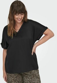 ONLY Carmakoma CARBRYNJA - Pamata T-krekls - black