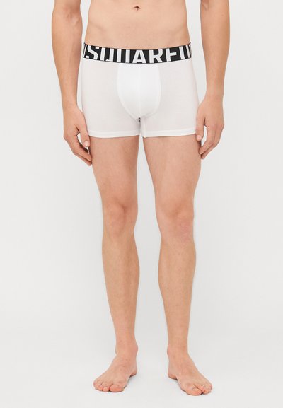 Weiße Boxershorts mit einem schwarzen Gummibund, der den Text "SQUARED." trägt. Hergestellt aus weichem Stoff, passgenaues Design mit glatter Oberfläche.