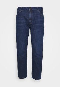 Mörkblå denimjeans med rak bendesign, femficksstil, synlig sömnad och knäppning i midjan.