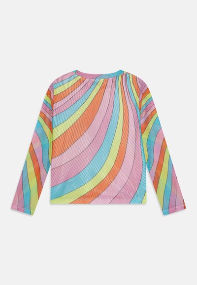 Maglietta a maniche lunghe con un motivo a vortice multicolore nei toni di rosa, arancione, giallo, verde e blu; realizzata in un tessuto leggero e testurizzato.