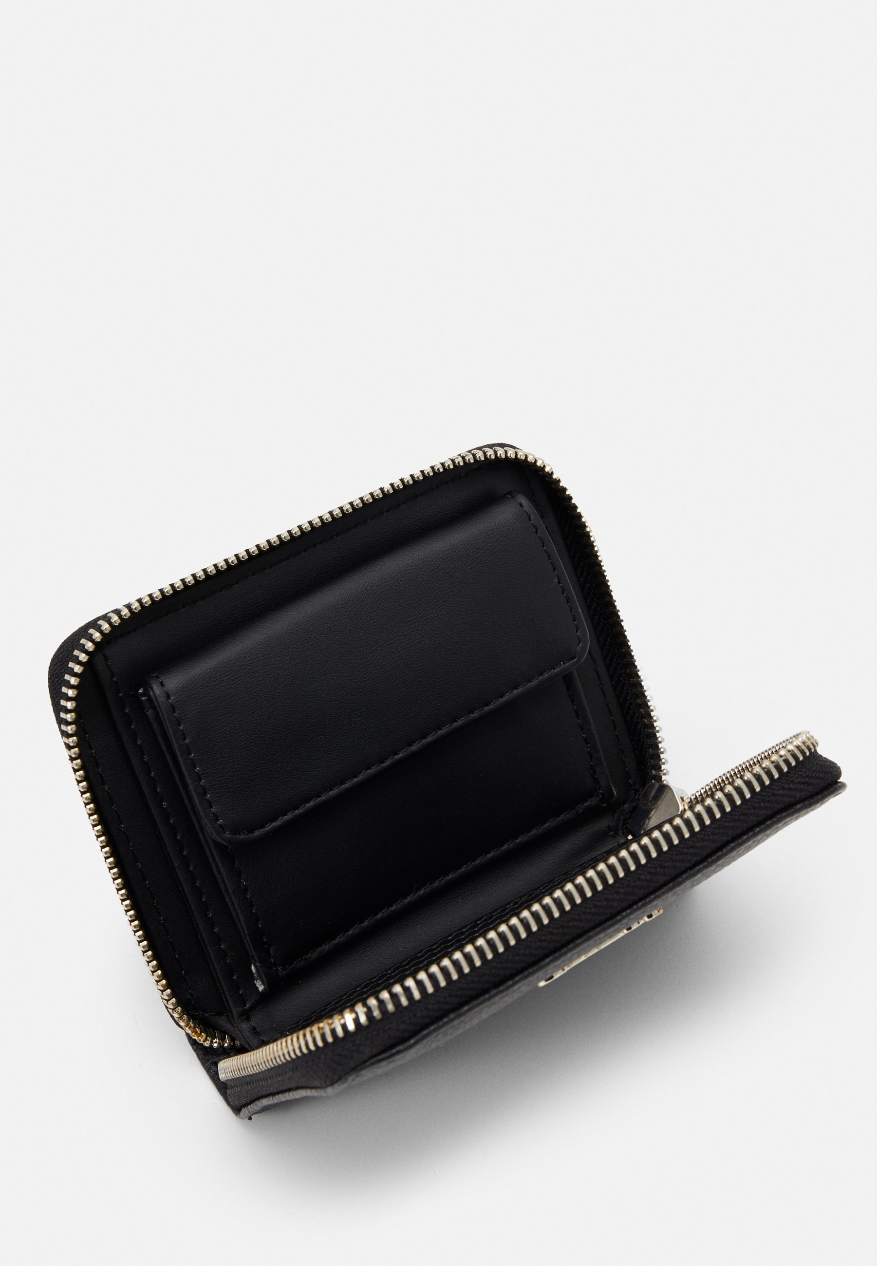 guess small zip around wallet