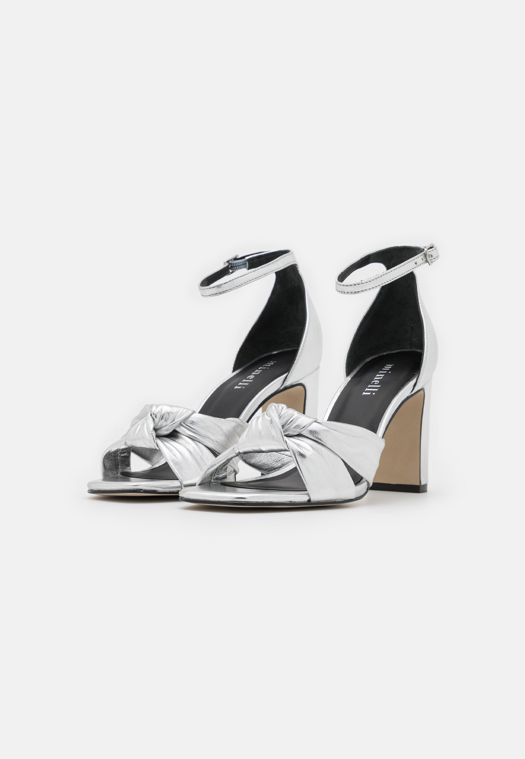 chaussures argentées minelli