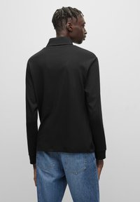 HUGO DEROLLO - Maglietta a manica lunga - black