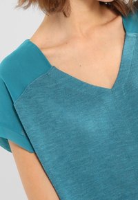 s.Oliver Camiseta estampada - teal