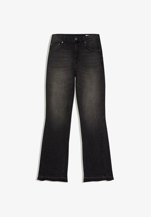 Črne izprane kavbojke z ravnimi hlačnicami, sprednjimi žepi, zankami za pas in zaponko z gumbom v pasu.