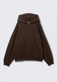Felpa oversize marrone realizzata in tessuto misto cotone, con un grande cappuccio, tasca frontale e polsini a costine. Texture liscia con design minimale.