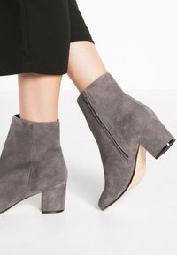Dune London Botki