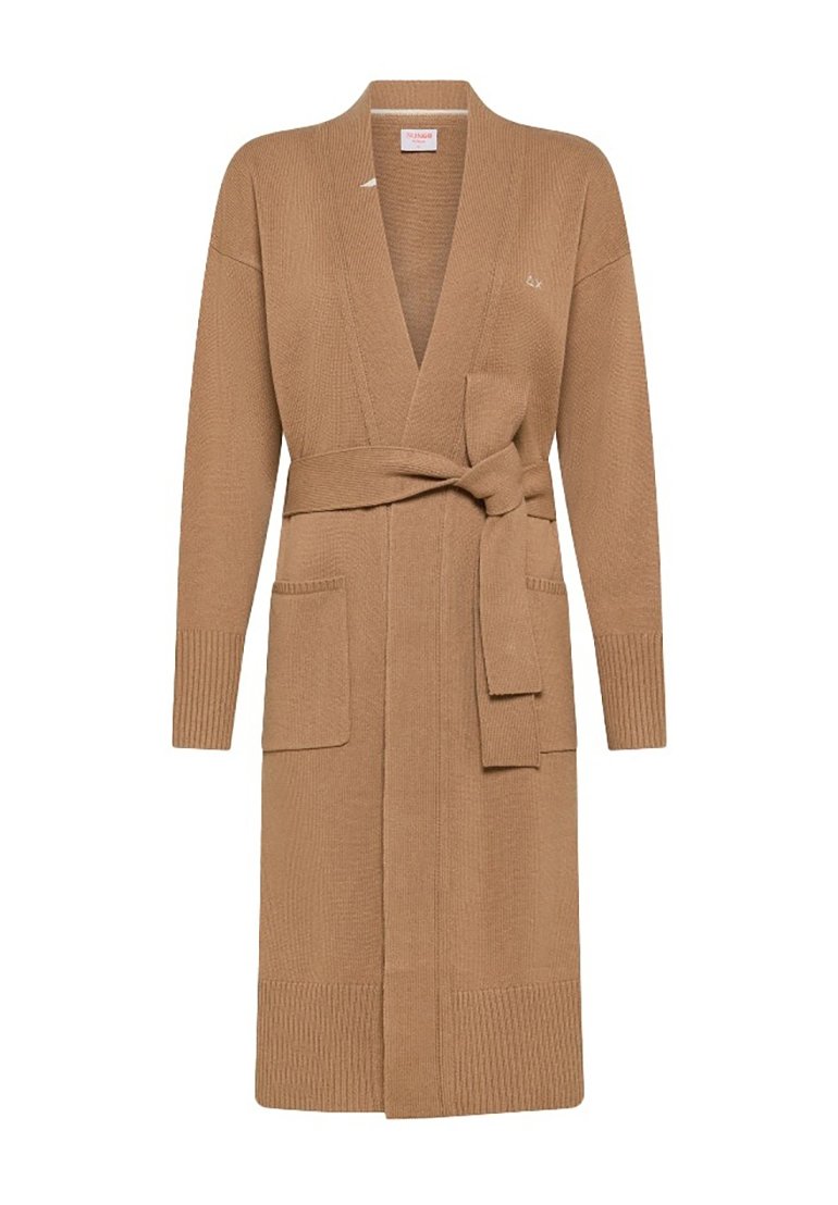 Cardigan in maglia marrone con design avvolgente, maniche lunghe, due tasche anteriori e una cintura coordinata in vita. Finitura testurizzata.