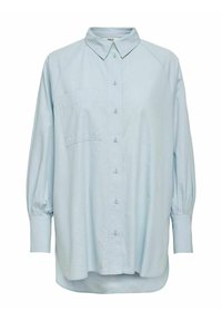 Camicia blu chiaro con bottoni realizzata in tessuto morbido, dotata di colletto classico, spalle scese, maniche lunghe a sbuffo e una tasca sul petto.