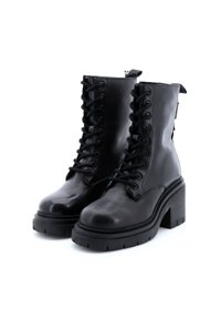 Stivali da combattimento in pelle nera con punta rotonda, suola spessa e laccio anteriore. Presentano una cerniera laterale e una superficie testurizzata.
