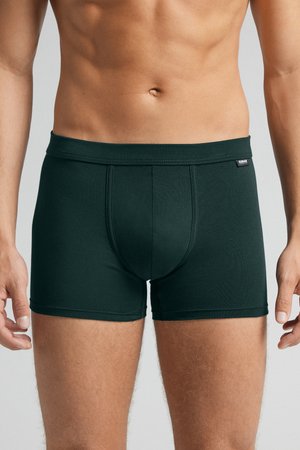 Tmavě zelené bavlněné boxerky s těsným střihem, elastickým pasem a jemnými švy. Zúžený design s tvarovaným předním dílem.