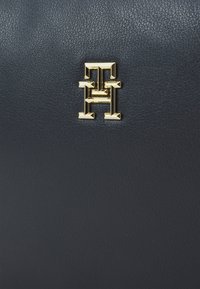 Tommy Hilfiger POPPY PLUS  - Umhängetasche - space blue