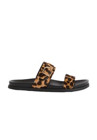 Sandaler med leopardmönster och två breda remmar samt en detalj i guldspänne. Svart gummisula med en slät yta. Hållbar konstruktion.