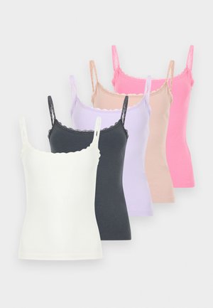 Viisi naisten toppia väreissä valkoinen, tummanharmaa, vaaleanvioletti, beige ja pinkki, joissa pitsireunus olkaimissa ja pääntiellä, esitelty porrastetussa järjestyksessä.