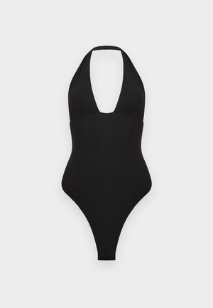 Fato de banho preto de uma peça com design de decote halter. Apresenta um decote em V profundo, textura suave e aberturas laterais elevadas nas pernas.