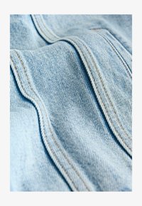 Kijelölve, bleach wash