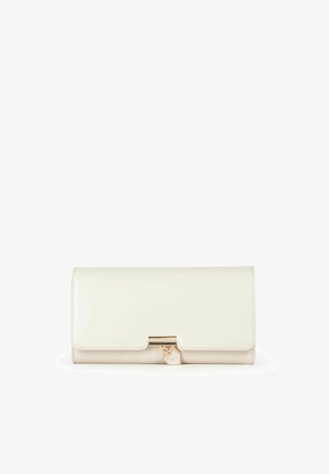 Portefeuille en cuir couleur crème avec une texture lisse, de forme rectangulaire, et un fermoir en ton doré avec un détail en forme de cœur.