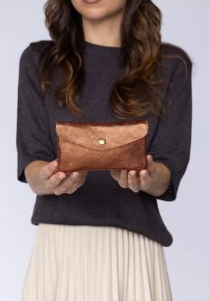 Gusti Leder, SMALL ACCESSORIES ANELA - Wallet - braun
