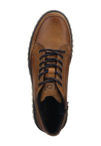 Braunes Lederschuh mit runder Zehenpartie, marineblauen Schnürsenkeln und strukturierter Oberfläche. Verfügt über einen gepolsterten Schaft und eine Gummisohle mit sichtbarem Profil.