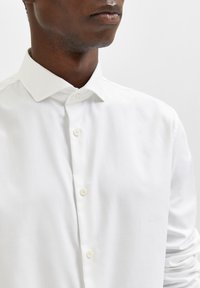 Selected SLHSLIMETHAN SHIRT CUT AWAY - Camisa - bright white