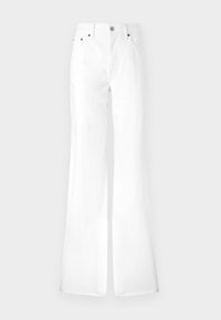 Jean en denim blanc évasé avec une taille haute, cinq poches et fermeture à bouton en métal. Texture lisse, design épuré ; jambes droites s'évasant au bas.