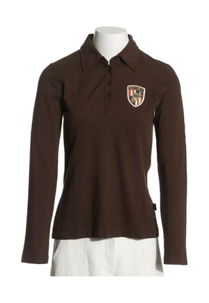 Długi rękaw ciemnobrązowa koszulka polo z kołnierzykiem, listwą na trzy guziki i małym haftowanym sportowym herbem na lewej piersi.