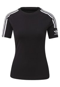 Svart atletisk t-shirt tillverkad av bomullsblandning, med korta ärmar, rund hals och tre vita axelränder med en logotyp på ärmen.