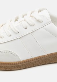 Call it Spring IMPALLA - Sportcipő - white/multi-coloured