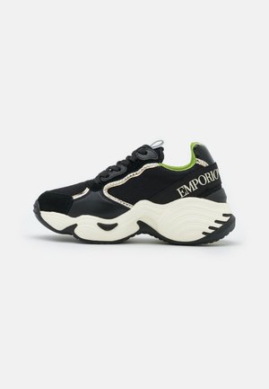 Trainers - black