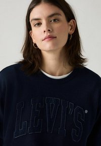 Levi's® GRAPHIC HERITAGE CREW EAGLE - Felpa - levis raw edge appl