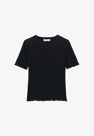 Haut noir à manches courtes en tricot côtelé avec encolure ronde et bords festonnés aux manches et à l'ourlet, posé à plat sur fond blanc.