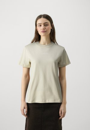 MULTI LOGO REGULAR T-SHIRT - T-shirt basique - wood ash