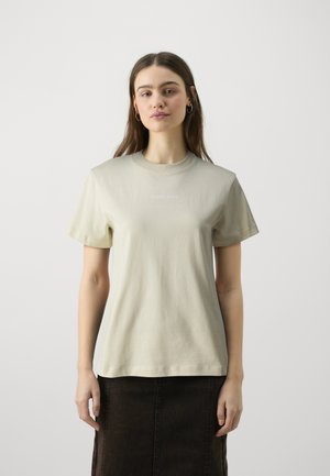 Calvin Klein MULTI LOGO REGULAR - T-shirts basic - wood ash