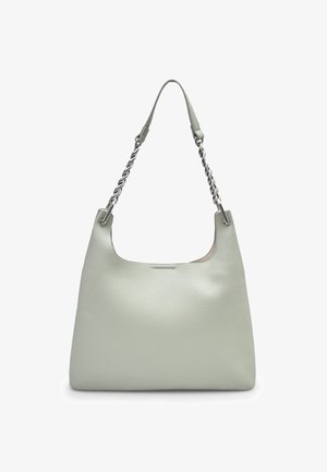 Jasnozielona skórzana torebka o teksturowym wykończeniu, w kształcie półksiężyca, z łańcuszkowym paskiem. Charakteryzuje się minimalistycznym designem bez widocznych elementów metalowych.