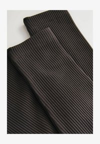 Sélectionné, chocolate brown