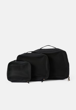 SET - Utazási kiegészítő - black